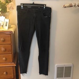 AG washed black the legging ankle. Super skinny
